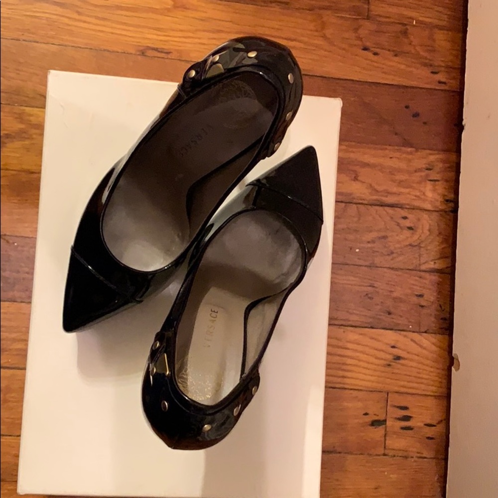 Versace platform pump size 9.5 - Black